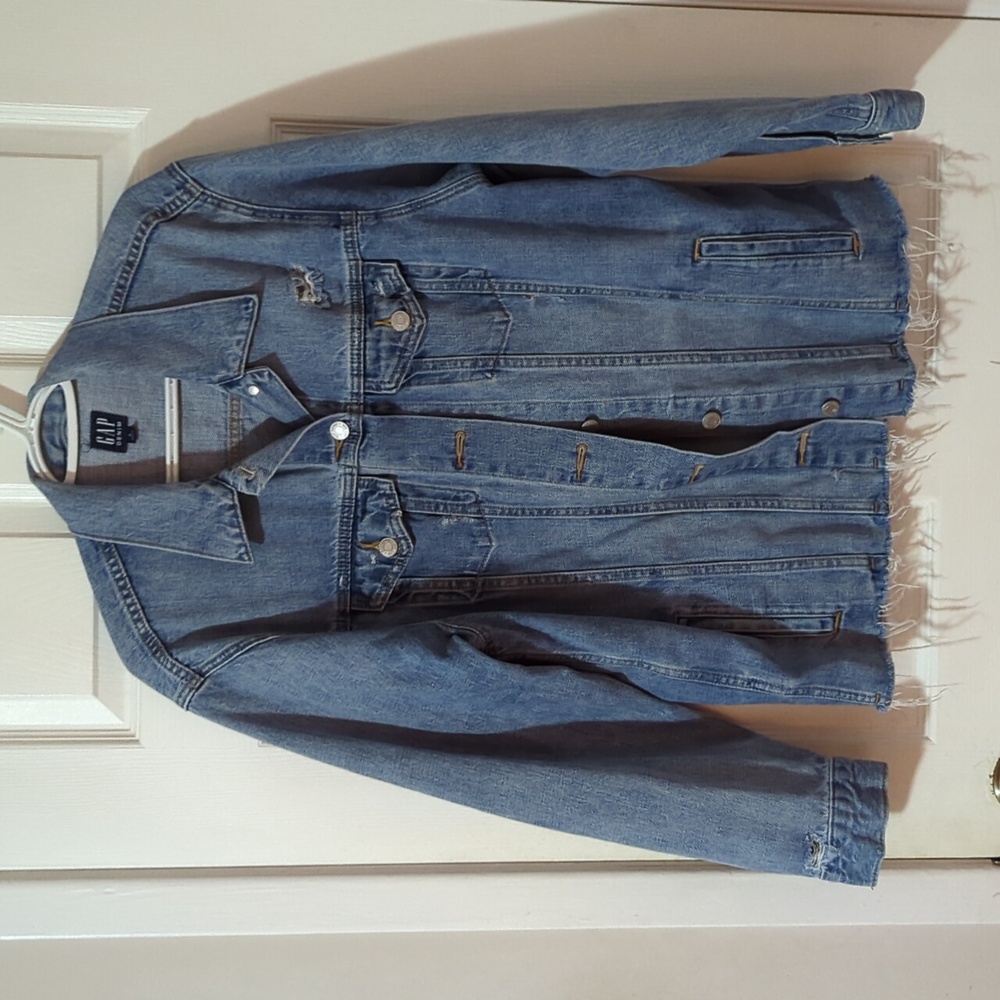 GAP DISTRESSED DENIM JACKET